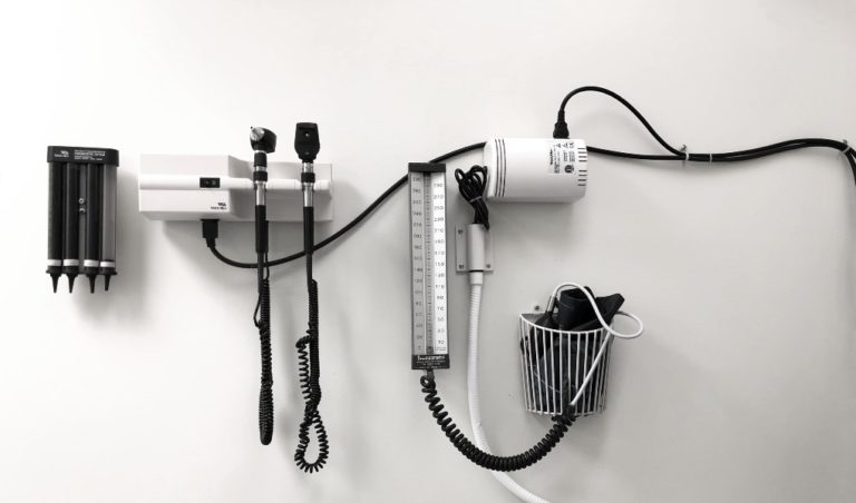 Otolaryngology Expert Witness Advises on Facial Paralysis Following Tympanoplasty Surgery