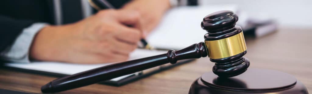 Withdrawing an Expert Witness: Civil vs. Criminal Cases