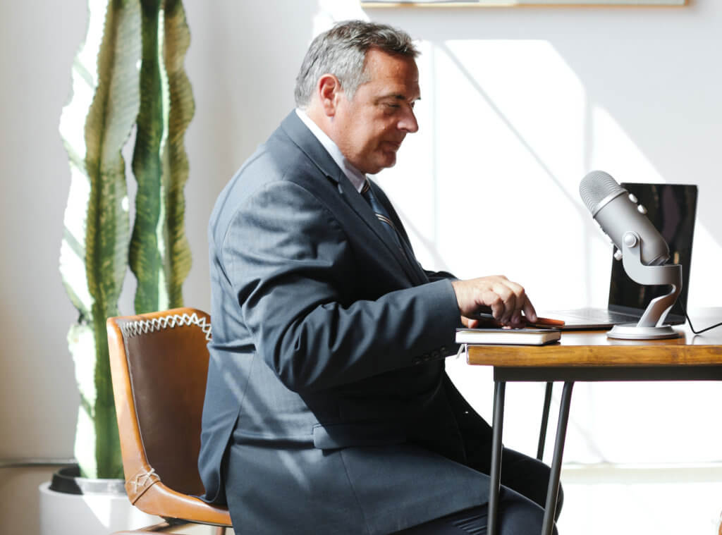 How to Navigate Remote Meetings With Expert Witnesses: Practical Tips For Busy Attorneys