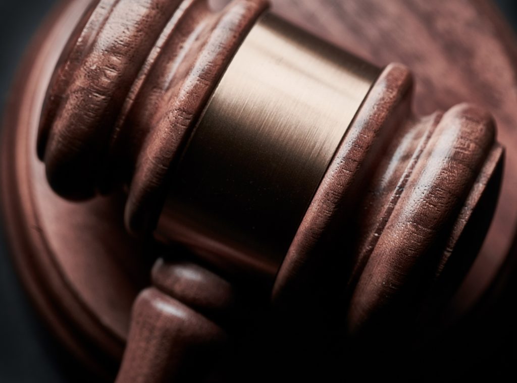 What Happens When Expert Testimonies Conflict?